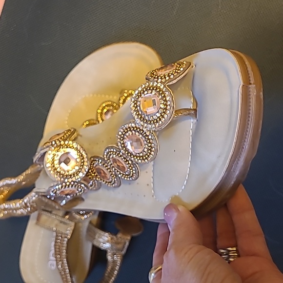 Sandals - Picture 4 of 4